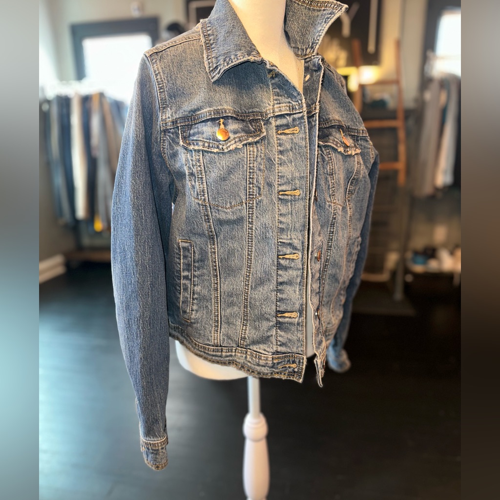 Universal Thread (Medium) Button Up Jean Jacket